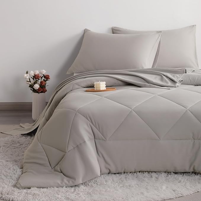 FLXXIE 5 Pieces Toddler Bedding Set, Soft and Breathable Microfiber Crib Sheet Set, Includes Quilted Comforter, Flat Top Sheet, Fitted Sheet, Envelope Pillow Case for Boys and Girls, Somke Grey