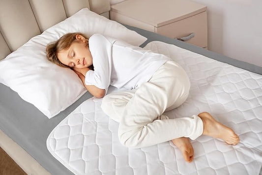 Lynmark® Toddler Potty Training Bed Pads - Soft Waterproof Bedwetting Pee Protector Mat for Kids - Multi-Layer Non-Slip Washable Incontinence Mattress Sheet Absorbs Up to 2000ml - 33" x 27", White