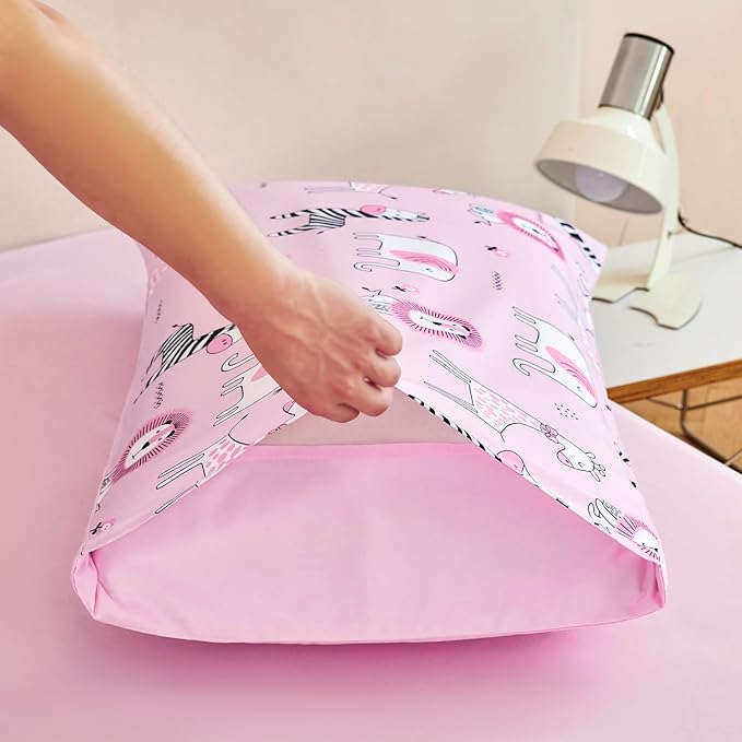 URBONUR 4-Piece Toddler Bedding Set - Ultra Soft Cartoon Pink Zoo Animals Girls Toddler Comforter Set - Include Comforter, Flat Sheet, Fitted Sheet and Reversible Pillowcase, Pink Animal