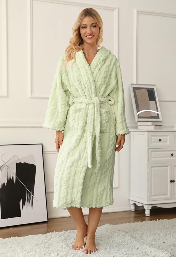 Umeyda Girls & Womens Twist Fleece Robes, Hooded Soft Warm Bath Robe for Kids Womens Fuzzy Bathrobe for Gifts