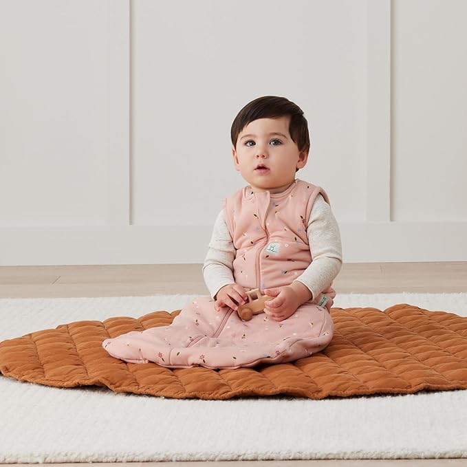 ergoPouch Jersey Sleeping Bag 0.2 TOG – Arms-Out Baby Sleep Sack, Ideal Transition from Swaddling, Slim Fit Keeps Baby Secure & Comfortable, Soft Breathable Fabric (3–12 Months, Daisies)