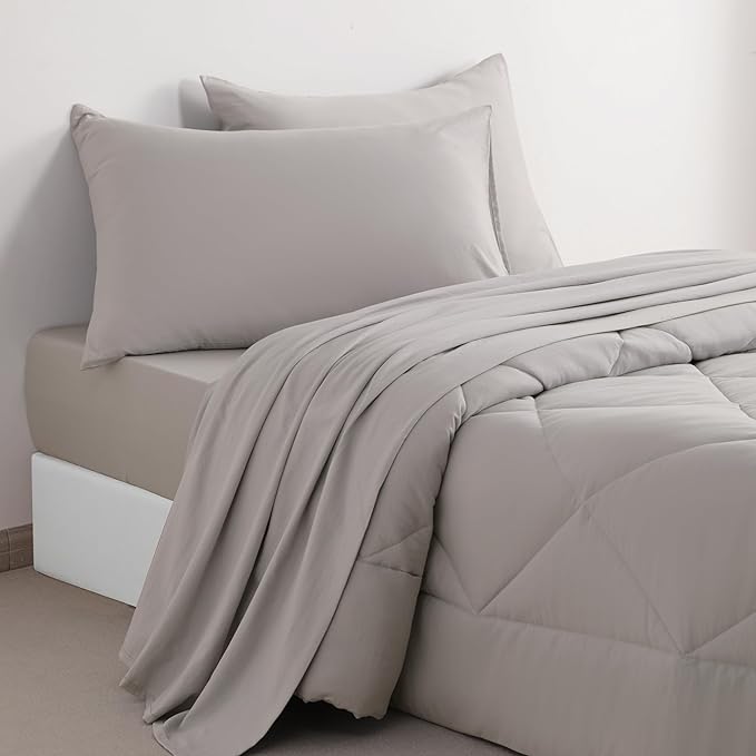 FLXXIE 5 Pieces Toddler Bedding Set, Soft and Breathable Microfiber Crib Sheet Set, Includes Quilted Comforter, Flat Top Sheet, Fitted Sheet, Envelope Pillow Case for Boys and Girls, Somke Grey