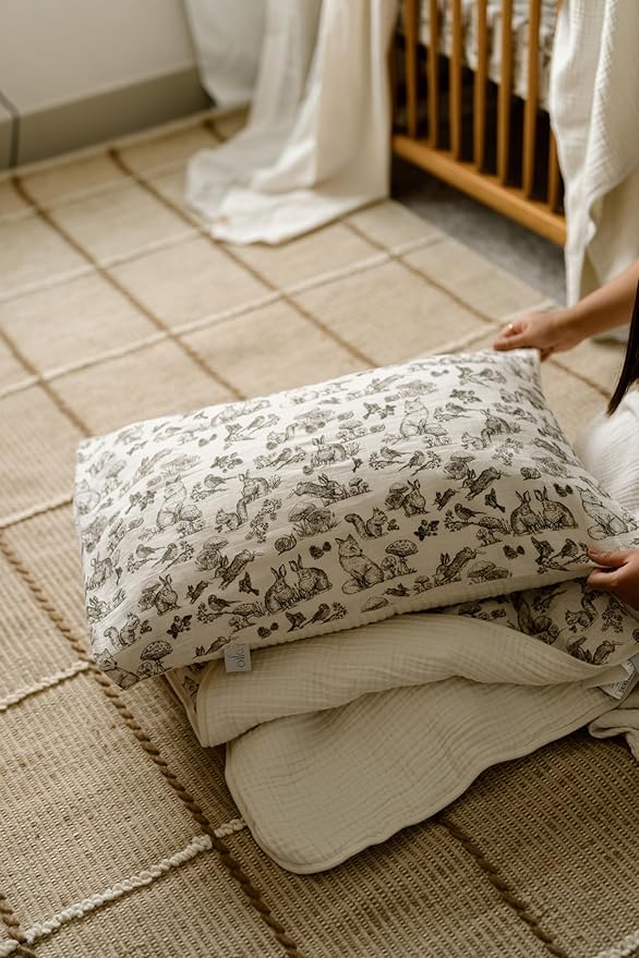 Oilo 100% Organic Premium Cotton Muslin Crib Quilt & Sham Set, (45" x 60") Print and Solid Sides, Extra-Soft & Lightweight, Fits Toddler Beds, Heirloom Organic Collection, Woodland Animals