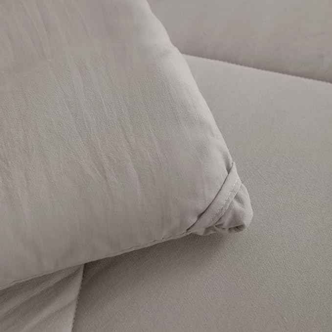 FLXXIE 5 Pieces Toddler Bedding Set, Soft and Breathable Microfiber Crib Sheet Set, Includes Quilted Comforter, Flat Top Sheet, Fitted Sheet, Envelope Pillow Case for Boys and Girls, Somke Grey