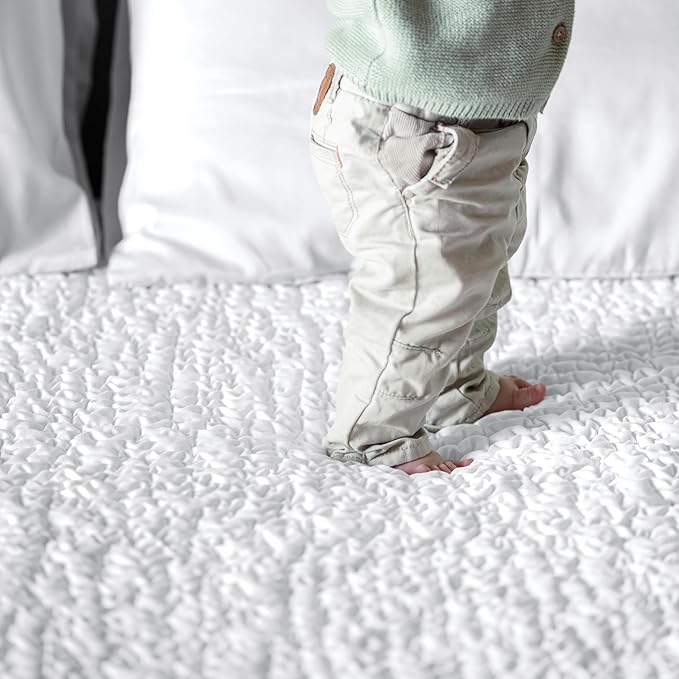 PAULATO BY GA.I.CO Crib Waterproof Mattress Protector – Absorbent Mattress Cover for Toddler & Baby – 28x52 Soft Noiseless Hypoallergenic Machine Washable – Protector with Deep Elastic Skirt