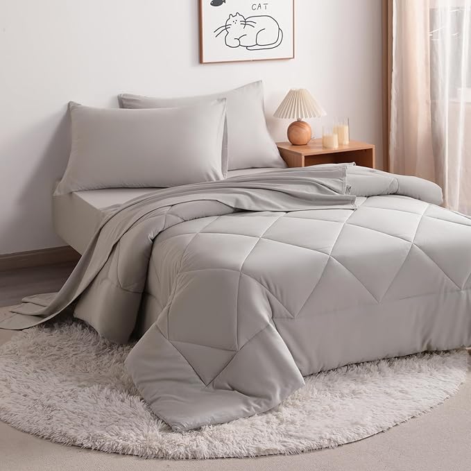 FLXXIE 5 Pieces Toddler Bedding Set, Soft and Breathable Microfiber Crib Sheet Set, Includes Quilted Comforter, Flat Top Sheet, Fitted Sheet, Envelope Pillow Case for Boys and Girls, Somke Grey