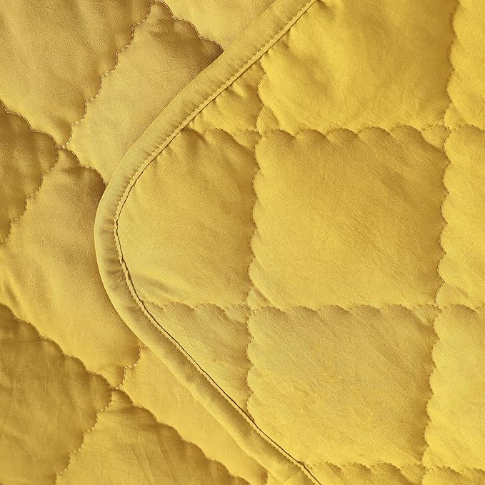 FLXXIE 4 Pieces Toddler Bedding Set, Soft and Breathable Microfiber Crib Sheet Set, Includes Quilted Comforter, Flat Top Sheet, Fitted Sheet, Envelope Pillow Case for Boys and Girls, Yellow
